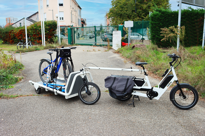 Velo-cargo-remorque